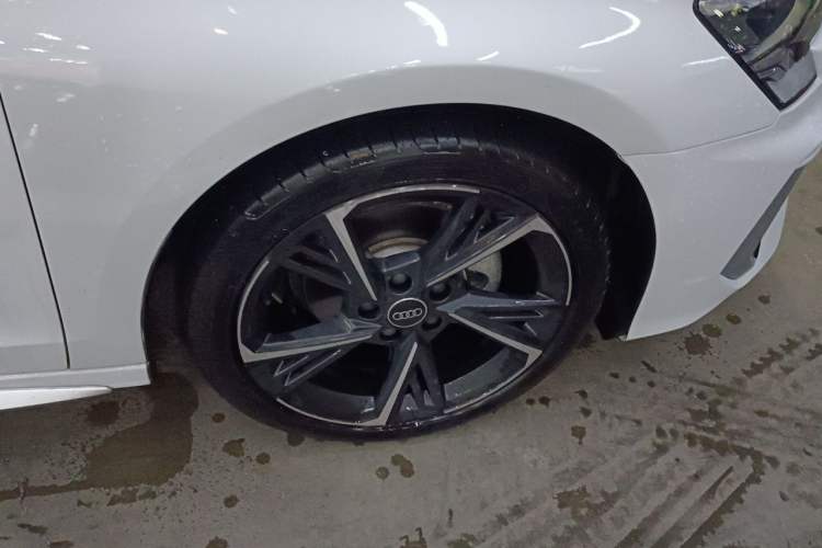 Used Audi A3 2023 Restyled Sportback 35 TFSI Fashionable and Elegant Version Right Front Wheel Hub