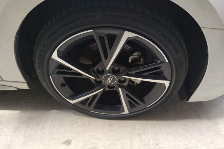Used Audi A3 2023 Sportback 35 TFSI Fashionable Sports Model Right Front Wheel Hub
