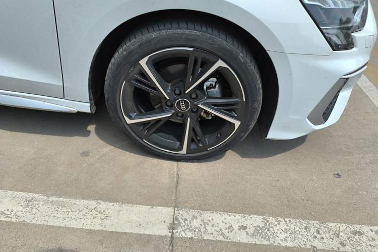 Used Audi A3 2023 Restyled Sportback 35 TFSI Advanced Style Edition Right Front Wheel Hub