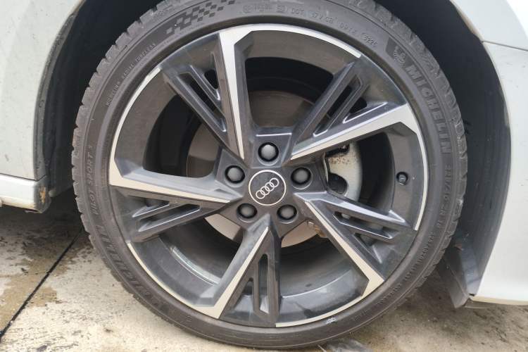 Used Audi A3 2023 Restyled Sportback 35 TFSI Fashionable and Elegant Version Right Front Wheel Hub
