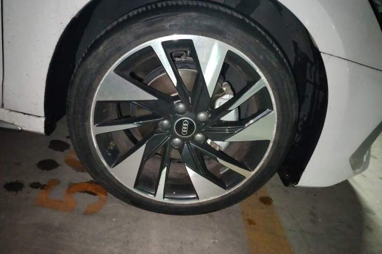 Used Audi A3 2023 A3L Limousine 35 TFSI Fashion Sport Model Right Front Wheel Hub