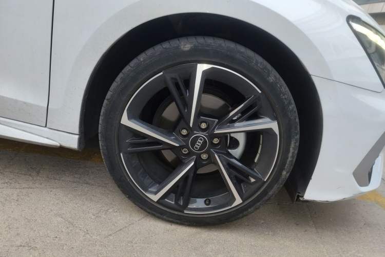 Used Audi A3 2023 Updated Sportback 35 TFSI Stylish Sports Type Right Front Wheel Hub