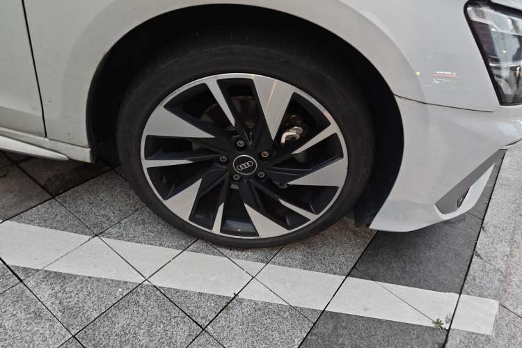 Used Audi A3 2023 Restyled A3L Limousine 35 TFSI Ambition Sport Edition Right Front Wheel Hub