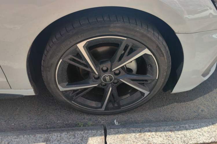 Used Audi A3 2023 Sportback 35 TFSI Fashionable Sports Model Right Front Wheel Hub