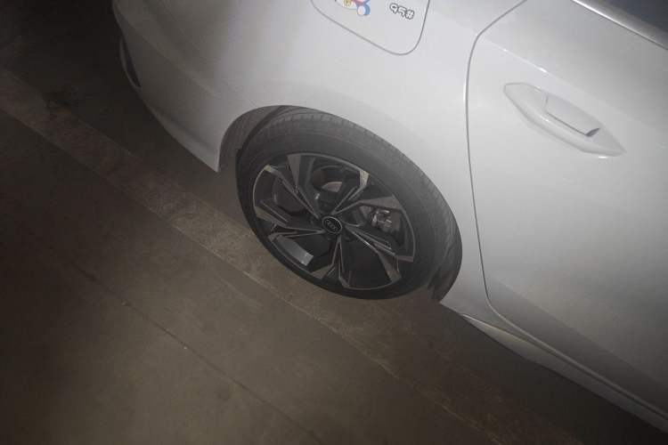 Used Audi A3 2023 Restyled A3L Limousine 35 TFSI Luxury Sport Edition Right Front Wheel Hub