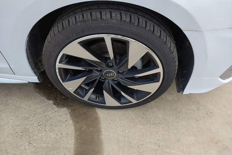 Used Audi A3 2023 Restyled A3L Limousine 35 TFSI Fashion Sport Edition Right Front Wheel Hub