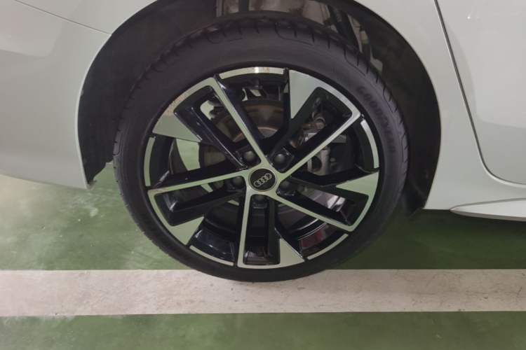 Used Audi A3 2023 A3L Limousine 35 TFSI Fashion Sport Model Right Rear Wheel Hub