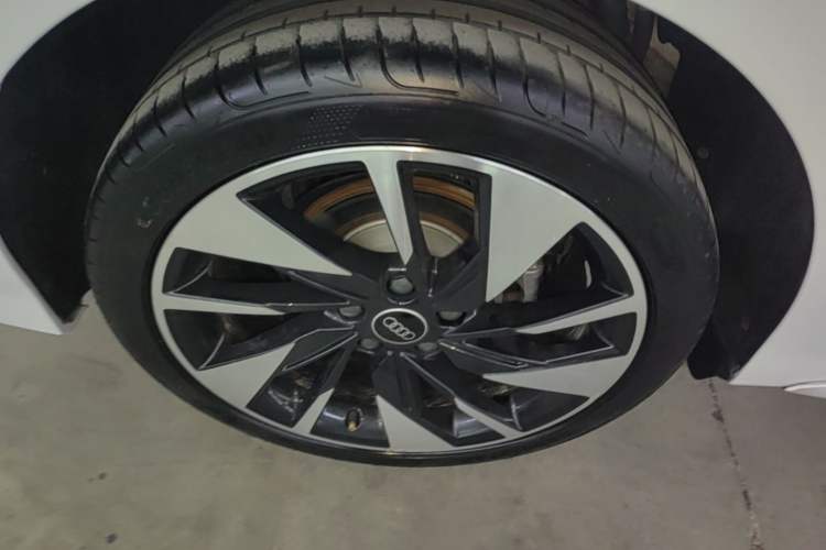 Used Audi A3 2023 Restyled A3L Limousine 35 TFSI Fashion Sport Edition Right Rear Wheel Hub