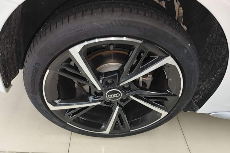 Used Audi A3 2023 Updated Sportback 35 TFSI Stylish Sports Type Right Rear Wheel Hub