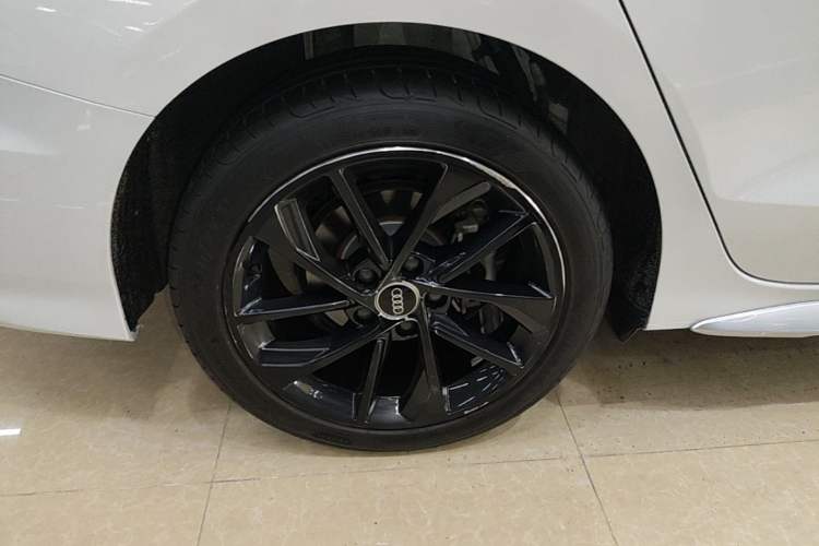 Used Audi A3 2023 A3L Limousine 35 TFSI Progressive Sport Edition Right Rear Wheel Hub