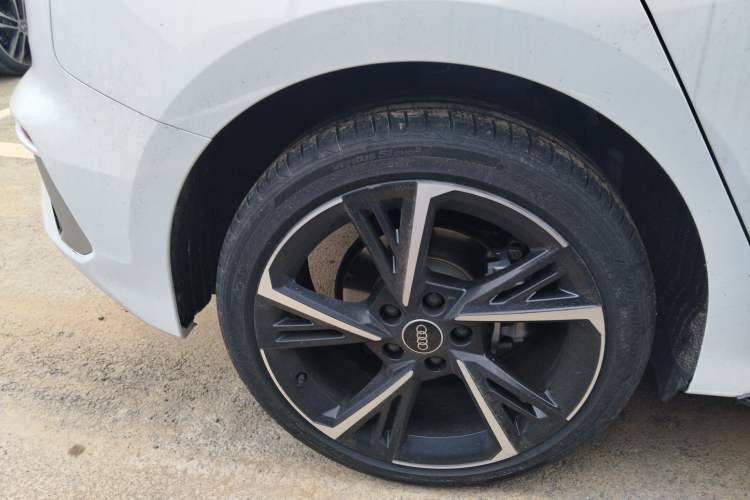 Used Audi A3 2023 Restyled A3L Limousine 35 TFSI Fashion Sport Edition Right Rear Wheel Hub