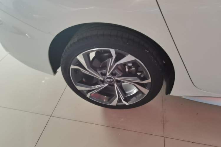 Used Audi A3 2023 Restyled A3L Limousine 35 TFSI Fashion Sport Edition Right Rear Wheel Hub
