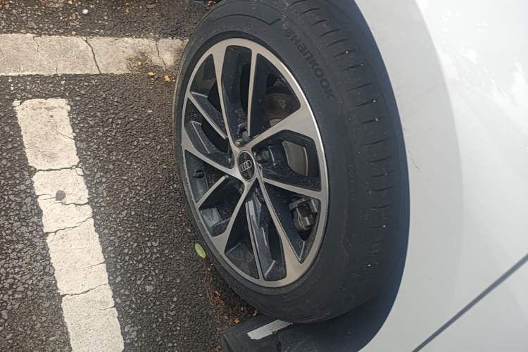 Used Audi A3 2023 Restyled Sportback 35 TFSI Progressive Sport Edition Right Rear Wheel Hub