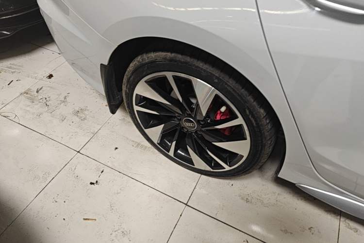 Used Audi A3 2023 Restyled A3L Limousine 35 TFSI Fashion Sport Edition Right Rear Wheel Hub
