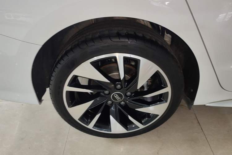 Used Audi A3 2023 Restyled A3L Limousine 35 TFSI Fashion Sport Edition Right Rear Wheel Hub