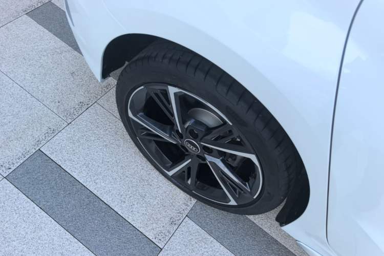 Used Audi A3 2023 Updated Sportback 35 TFSI Stylish Sports Type Right Rear Wheel Hub