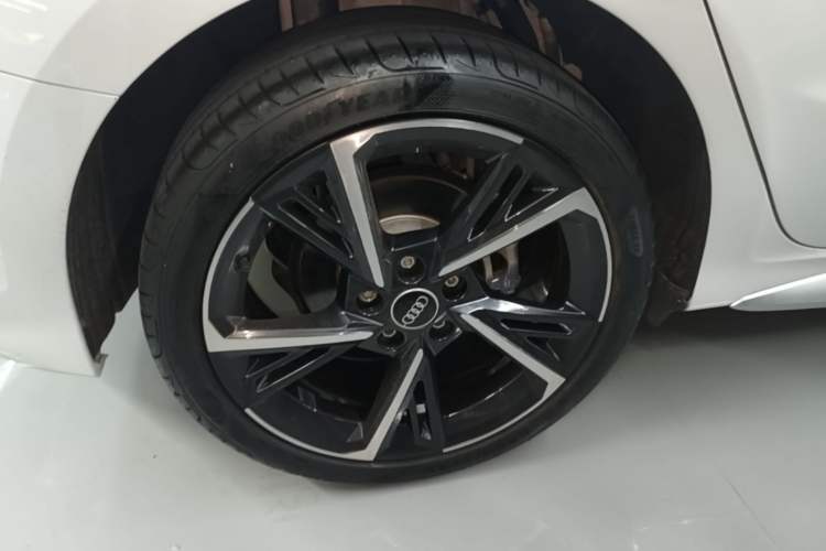 Used Audi A3 2023 Updated Sportback 35 TFSI Stylish Sports Type Right Rear Wheel Hub