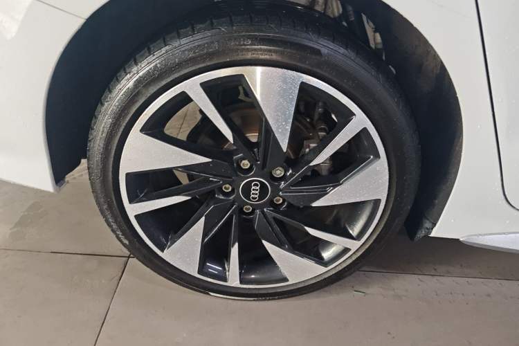 Used Audi A3 2023 Restyled A3L Limousine 35 TFSI Fashion Sport Edition Right Rear Wheel Hub