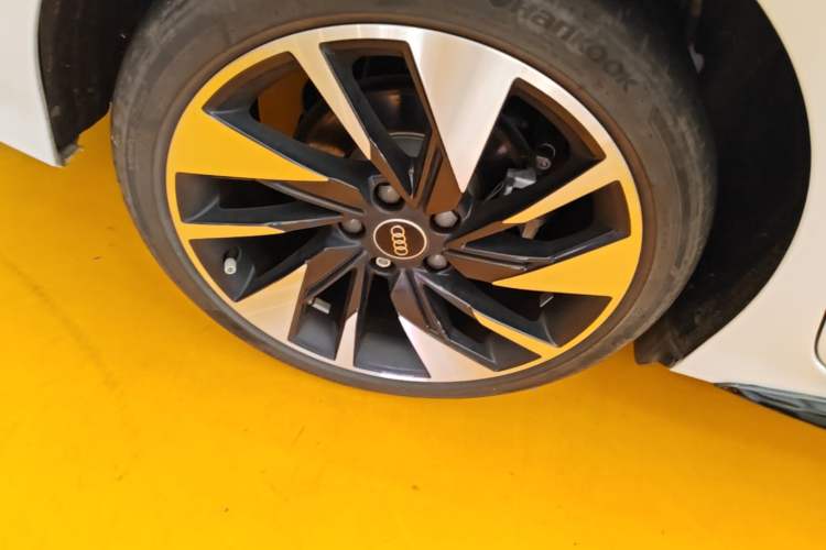 Used Audi A3 2023 Restyled A3L Limousine 35 TFSI Fashion Sport Edition Right Rear Wheel Hub