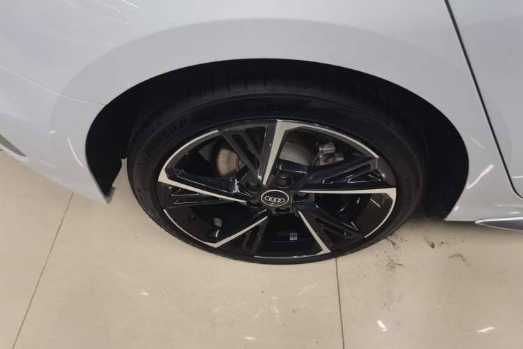 Used Audi A3 2023 Sportback 35 TFSI Fashionable Sports Model Right Rear Wheel Hub