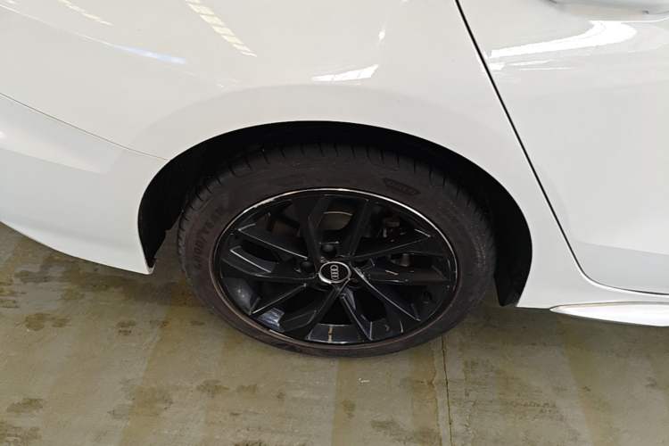 Used Audi A3 2023 A3L Limousine 35 TFSI Progressive Sport Edition Right Rear Wheel Hub