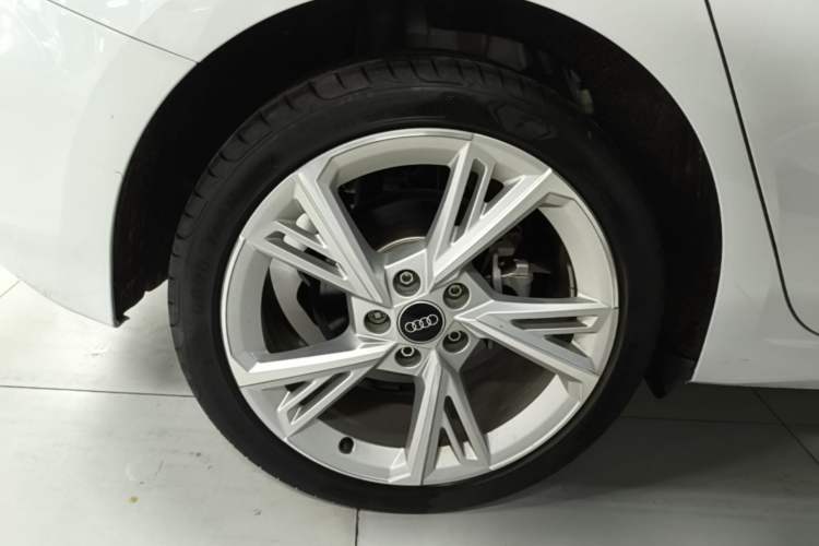 Used Audi A3 2023 Sportback 35 TFSI Stylish and Elegant Model Right Rear Wheel Hub