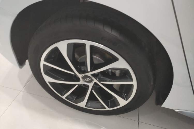 Used Audi A3 2023 Restyled Sportback 35 TFSI Progressive Sport Edition Right Rear Wheel Hub
