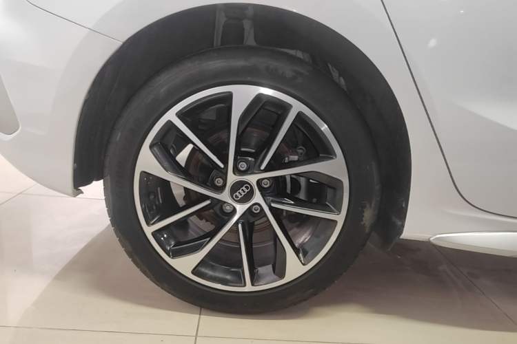 Used Audi A3 2023 Sportback 35 TFSI Ambition Sport Edition Right Rear Wheel Hub