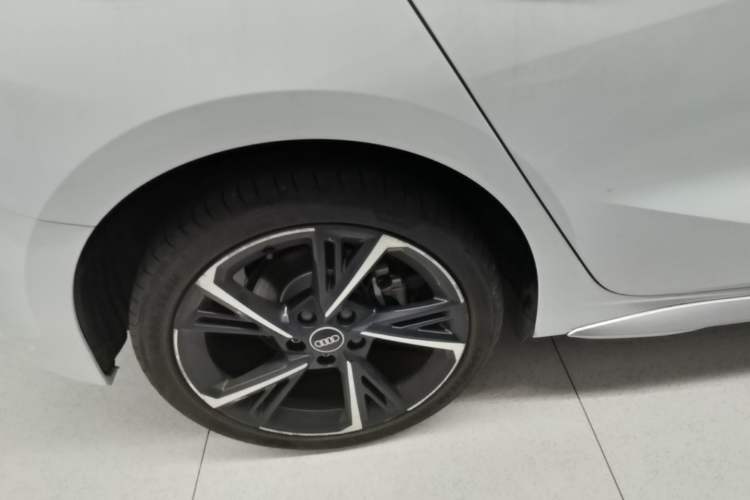 Used Audi A3 2023 Updated Sportback 35 TFSI Stylish Sports Type Right Rear Wheel Hub