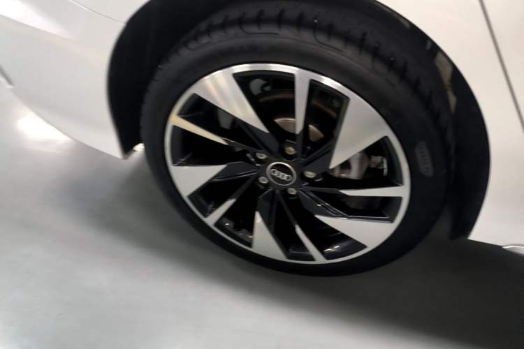 Used Audi A3 2023 Restyled A3L Limousine 35 TFSI Fashion Sport Edition Right Rear Wheel Hub