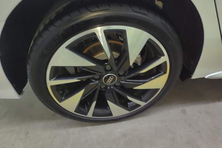 Used Audi A3 2023 Restyled A3L Limousine 35 TFSI Fashion Sport Edition Right Rear Wheel Hub
