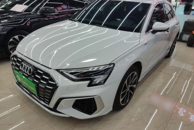 Ojetý Audi A3 2023 Restyled Sportback 35 TFSI Progressive Sport Edition