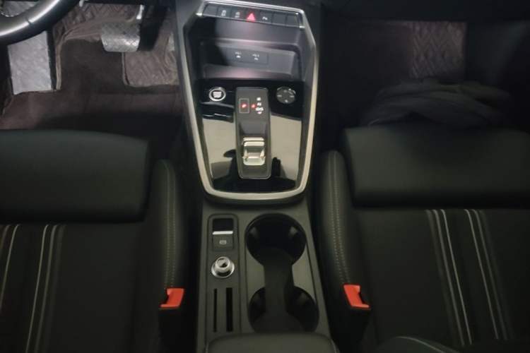 Used Audi A3 2024 Sportback 35 TFSI Fashionable Sports Model Gear Lever