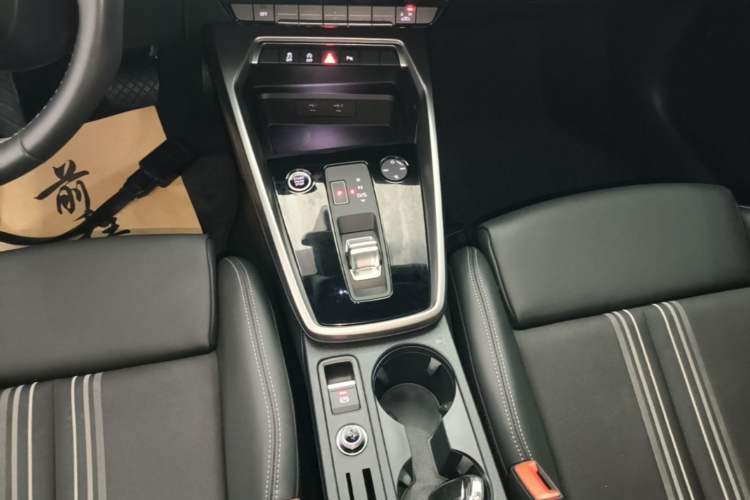 Used Audi A3 2024 A3L Limousine 35 TFSI Fashion Sport Model Gear Lever