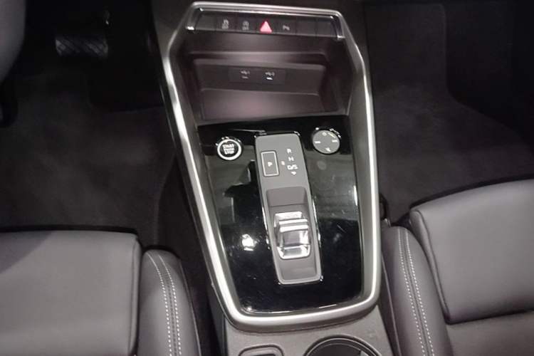Used Audi A3 2024 A3L Limousine 35 TFSI Fashion Sport Model Gear Lever