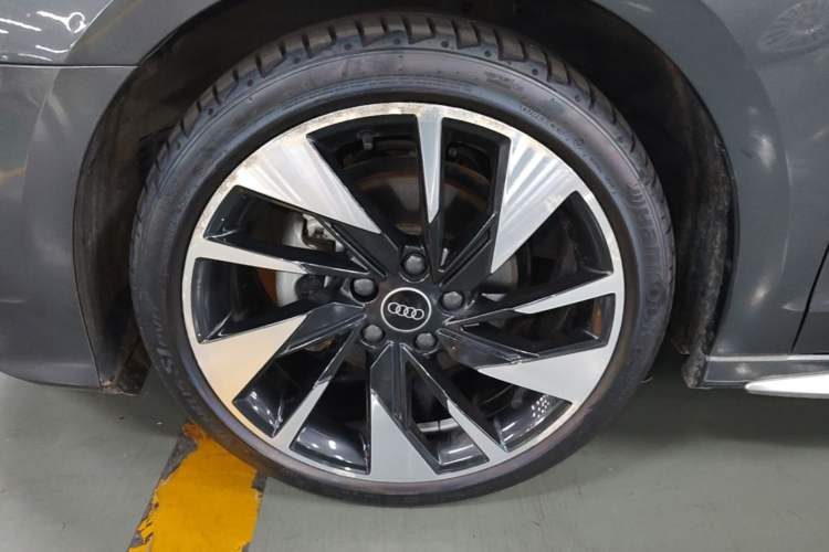 Used Audi A3 2024 A3L Limousine 35 TFSI Fashion Sport Model Left Front Wheel Hub