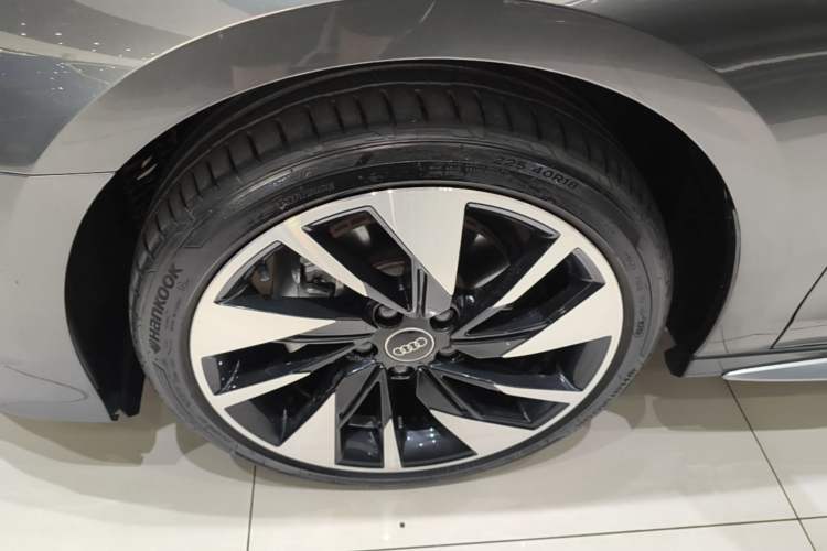 Used Audi A3 2024 A3L Limousine 35 TFSI Fashion Sport Model Left Front Wheel Hub