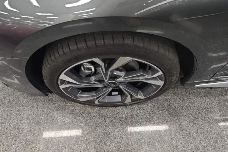 Used Audi A3 2024 A3L Limousine 35 TFSI Luxury Sport Edition Left Front Wheel Hub