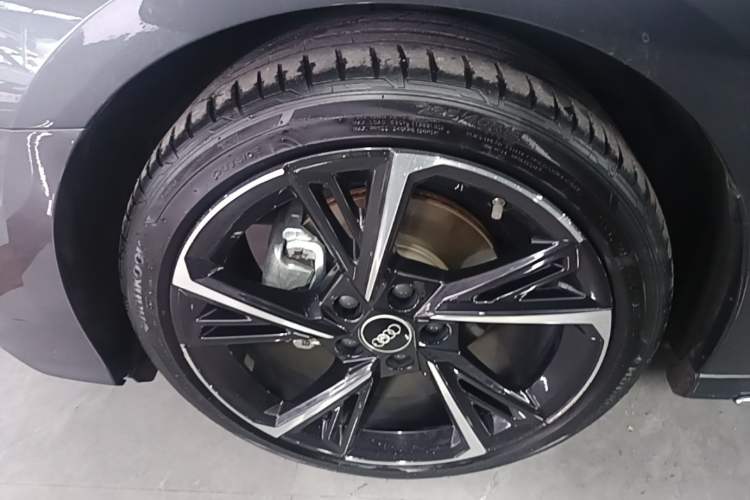 Used Audi A3 2024 Sportback 35 TFSI Fashionable Sports Model Left Front Wheel Hub