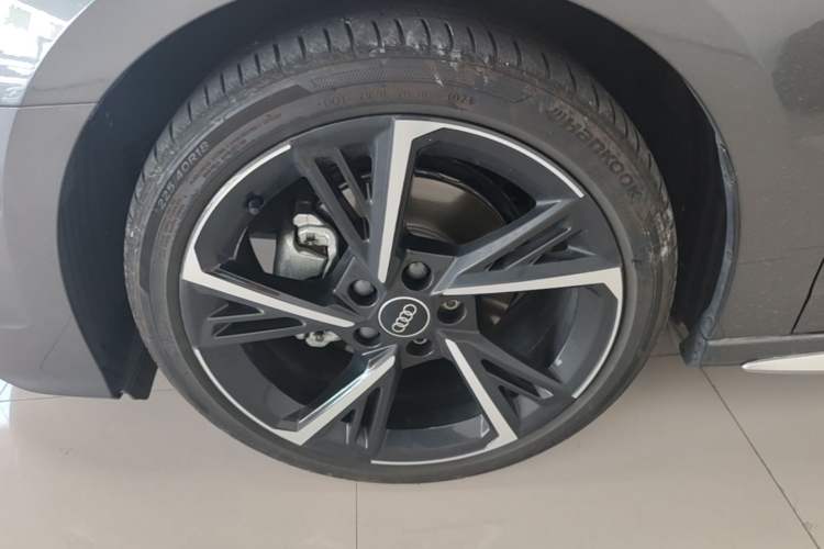 Used Audi A3 2024 Sportback 35 TFSI Fashionable Sports Model Left Front Wheel Hub