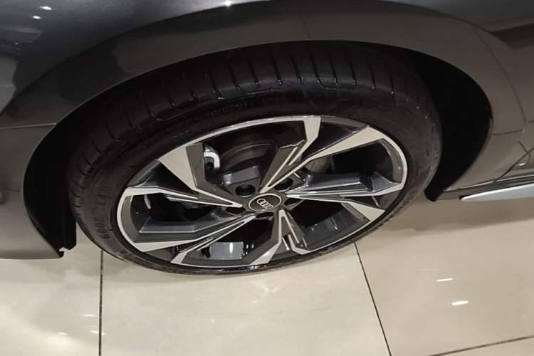Used Audi A3 2024 A3L Limousine 35 TFSI Fashion Sport Model Left Front Wheel Hub