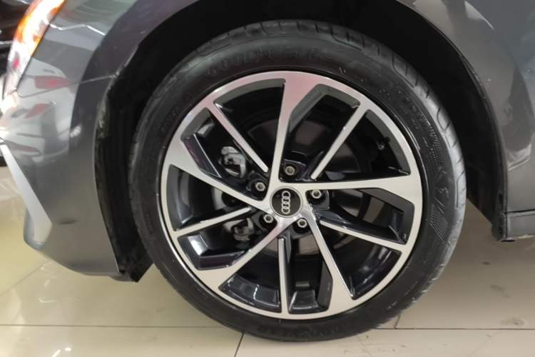 Used Audi A3 2024 Sportback 35 TFSI Advanced Sport Edition Left Front Wheel Hub
