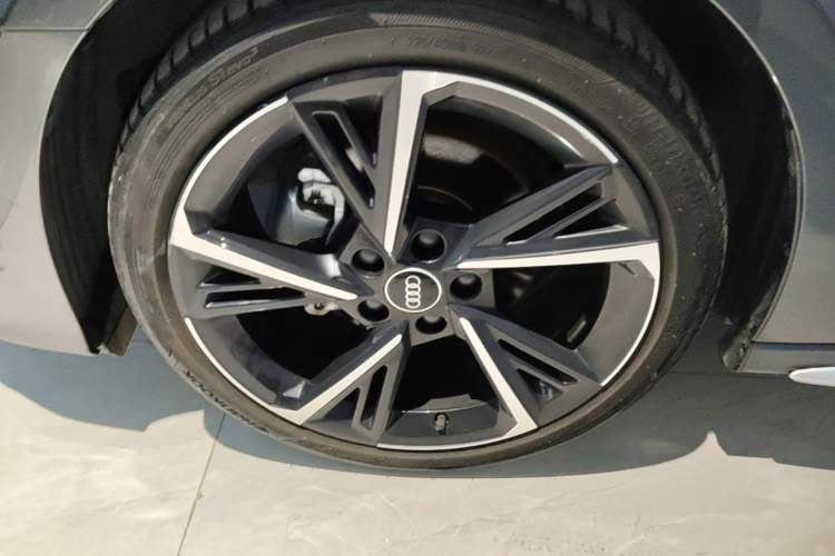 Used Audi A3 2024 Sportback 35 TFSI Fashionable Sports Model Left Front Wheel Hub