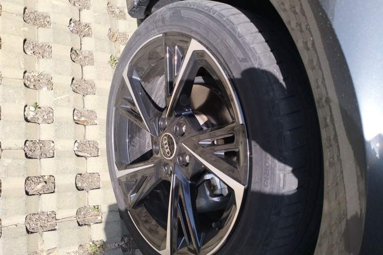 Used Audi A3 2024 Sportback 35 TFSI Fashionable Sports Model Right Front Wheel Hub