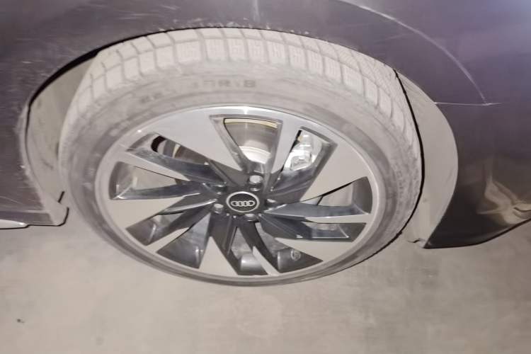 Used Audi A3 2024 A3L Limousine 35 TFSI Fashion Sport Model Right Front Wheel Hub