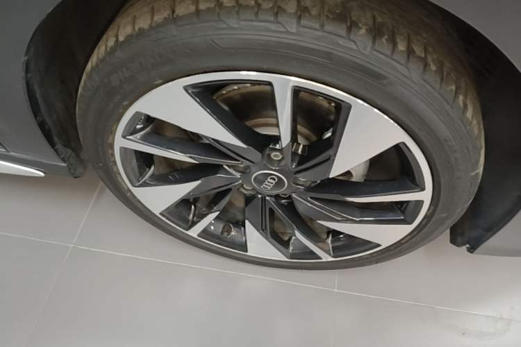 Used Audi A3 2024 A3L Limousine 35 TFSI Fashion Sport Model Right Front Wheel Hub