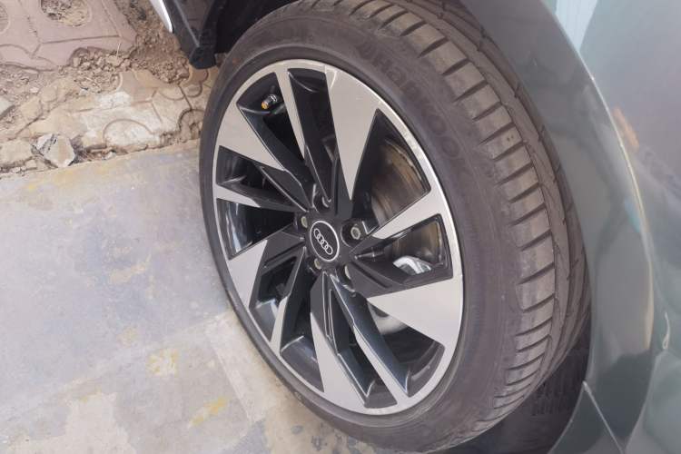 Used Audi A3 2024 A3L Limousine 35 TFSI Fashion Sport Model Right Front Wheel Hub