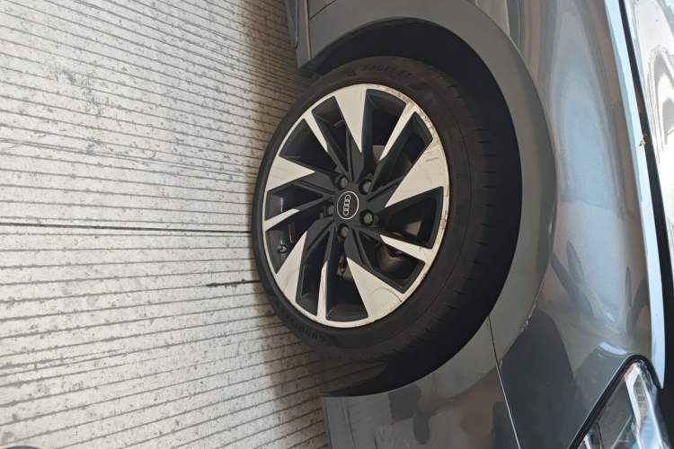 Used Audi A3 2024 A3L Limousine 35 TFSI Fashion Sport Model Right Front Wheel Hub