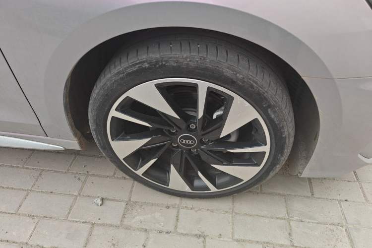 Used Audi A3 2024 A3L Limousine 35 TFSI Fashion Sport Model Right Front Wheel Hub