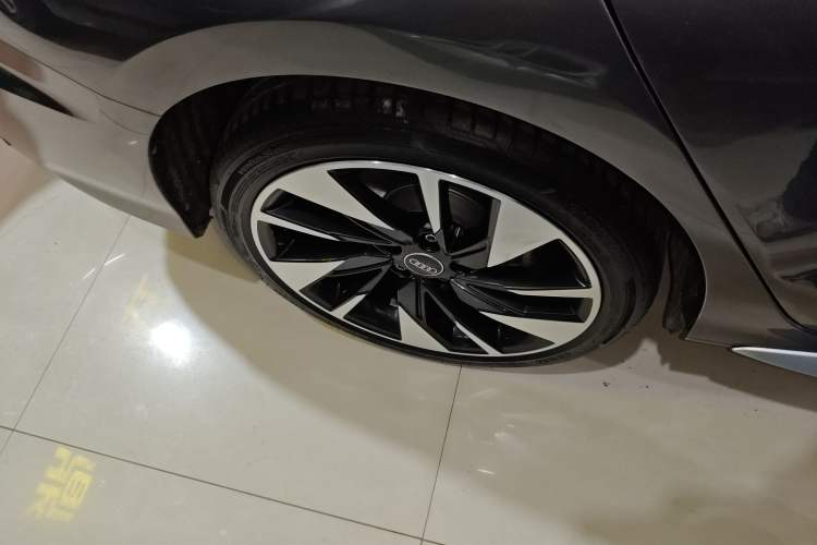 Used Audi A3 2024 A3L Limousine 35 TFSI Fashion Sport Model Right Rear Wheel Hub